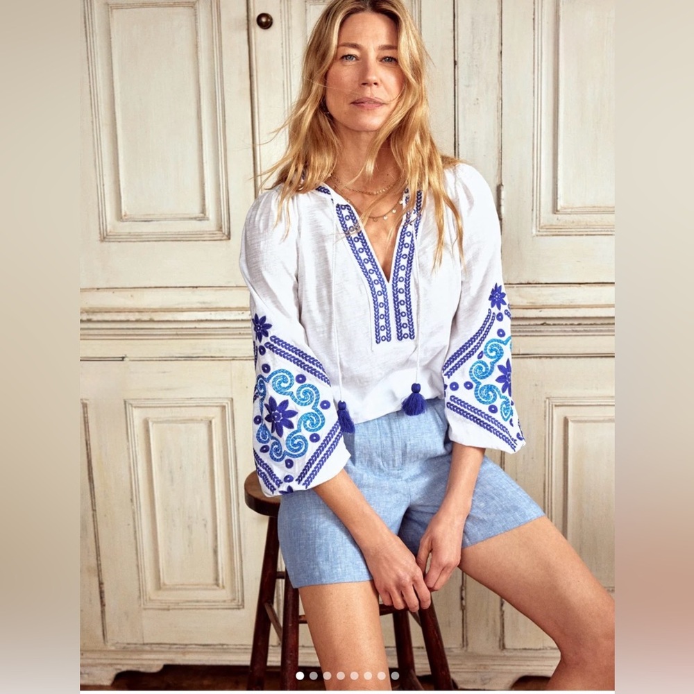 Boden Nia Embroidered top, size Small 💙🤍